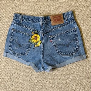 🥈Vintage Levi’s High-Rise Denim Shorts 34W Distressed Patched Daisy Duke Unique